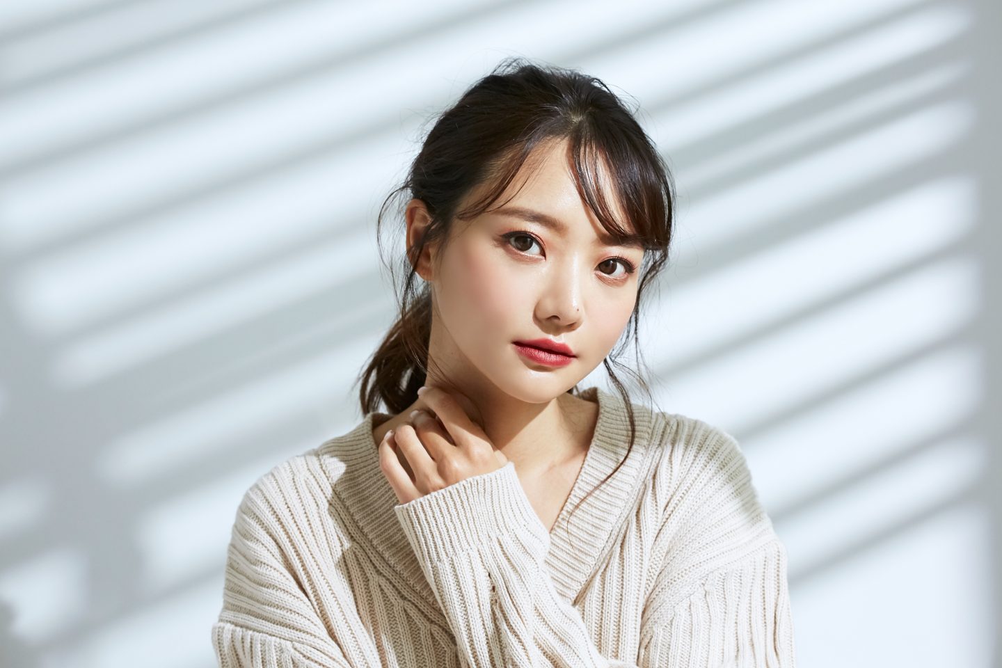 目元を整えた女性のポートレート